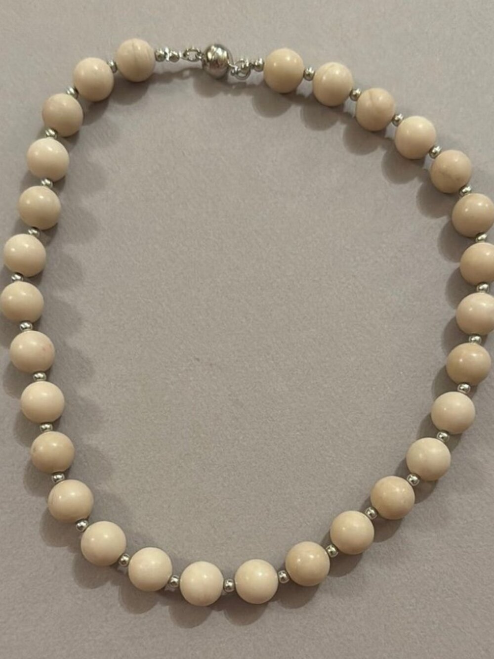 Elegant Beige BeadedNecklace M396